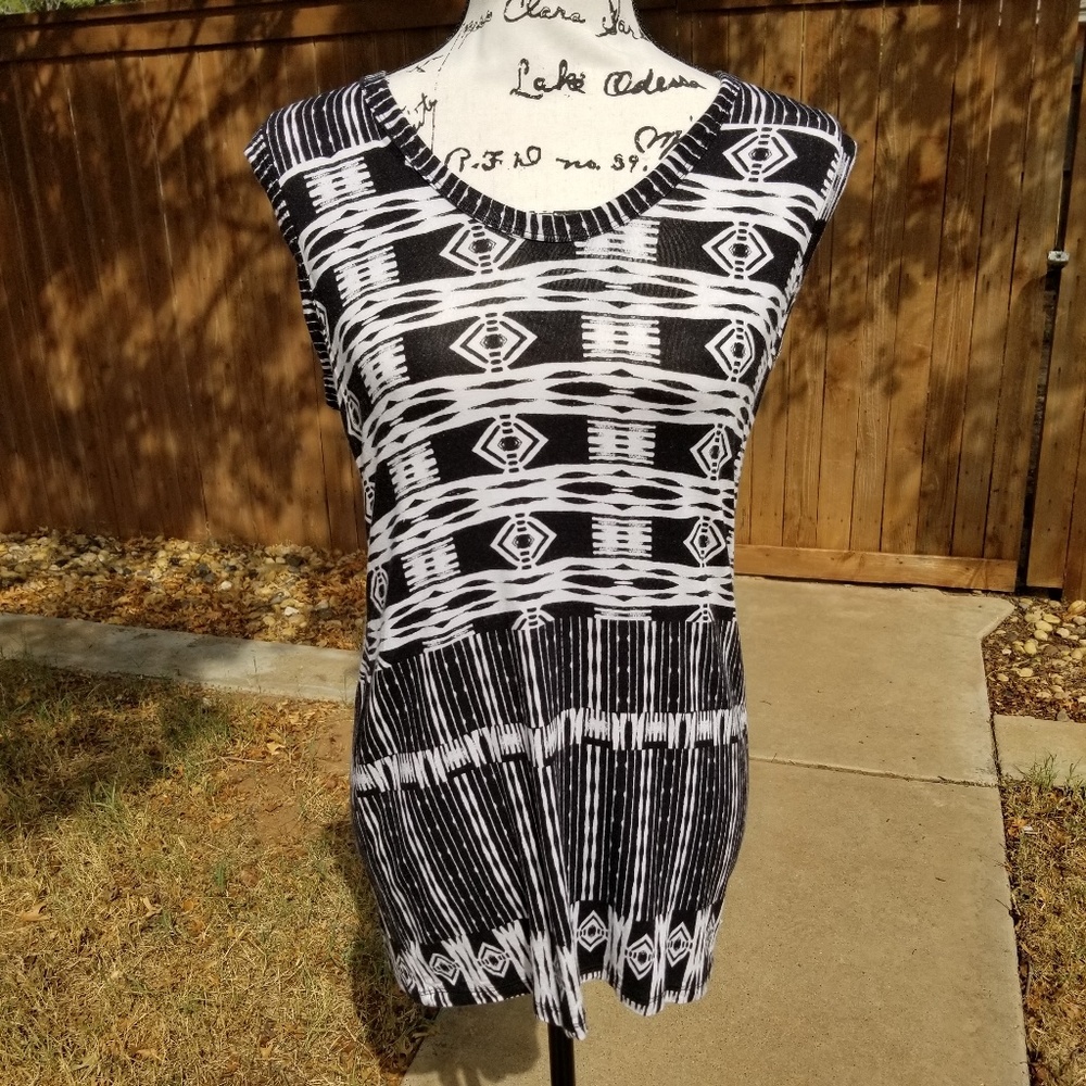 Renee c. Black and white sleeveless top Large